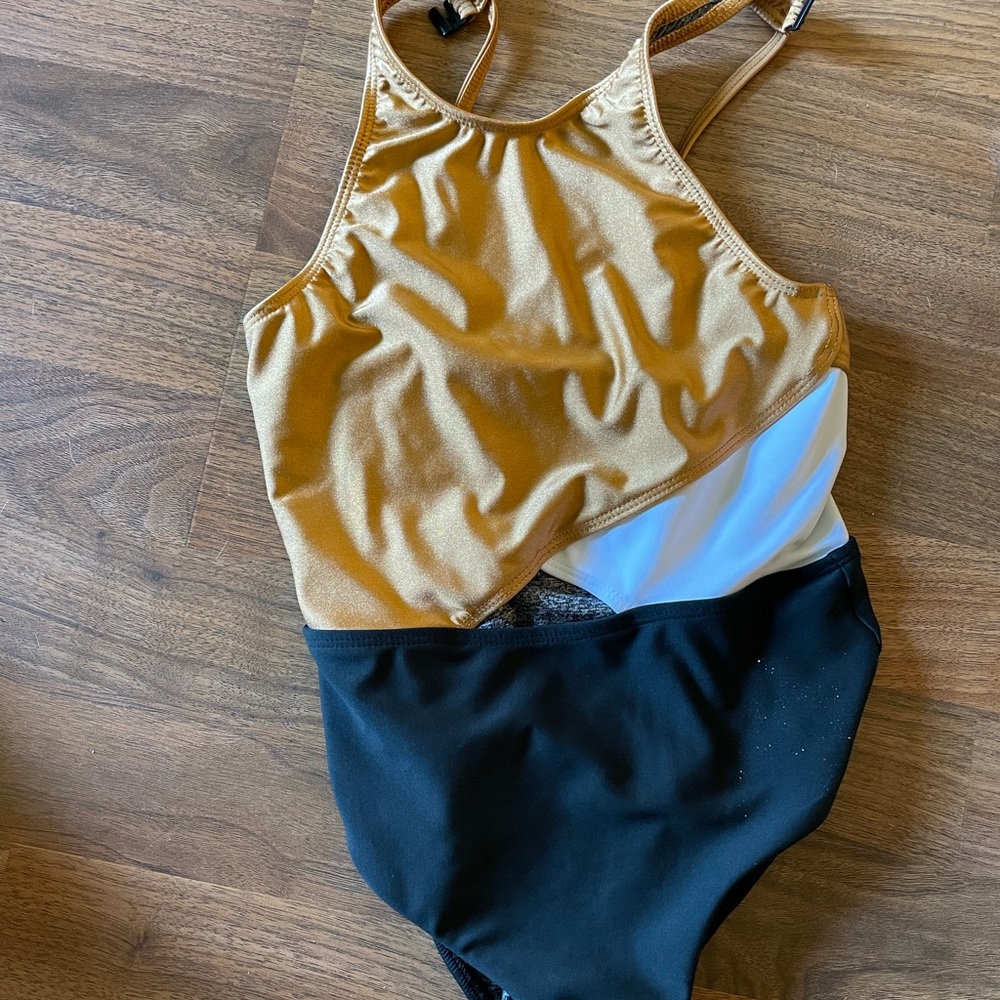 5 Dancewear Leo